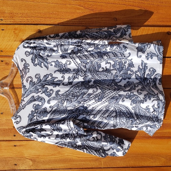 Bob Mackie Wearable Art 3/4 Sleeve V Neck White Gray Black Size Small - Picture 2 of 7